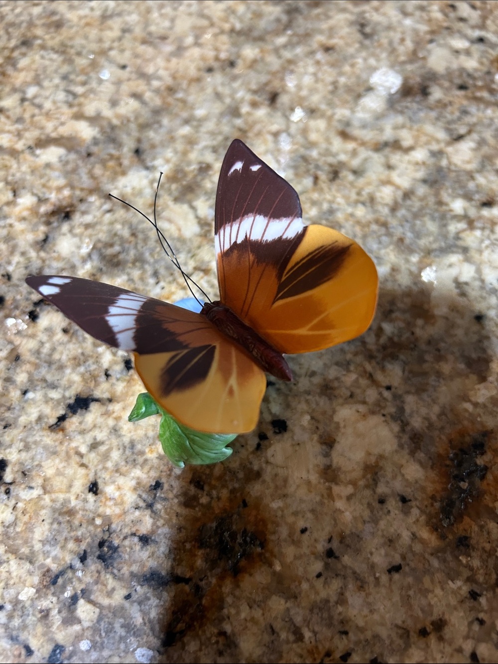 Franklin Mint Tufted Jungle King Butterfly porcelain figurine, 2.75” - Picture 2 of 8